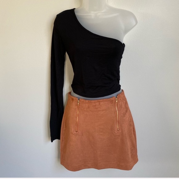 Off Shoulder Top - Picture 4 of 7